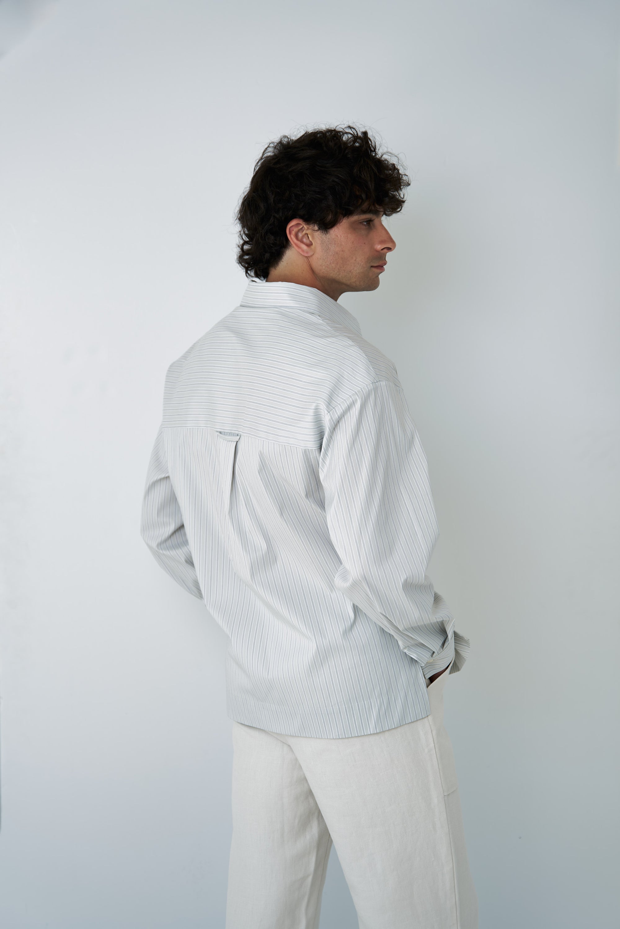 Model is 6' in size M