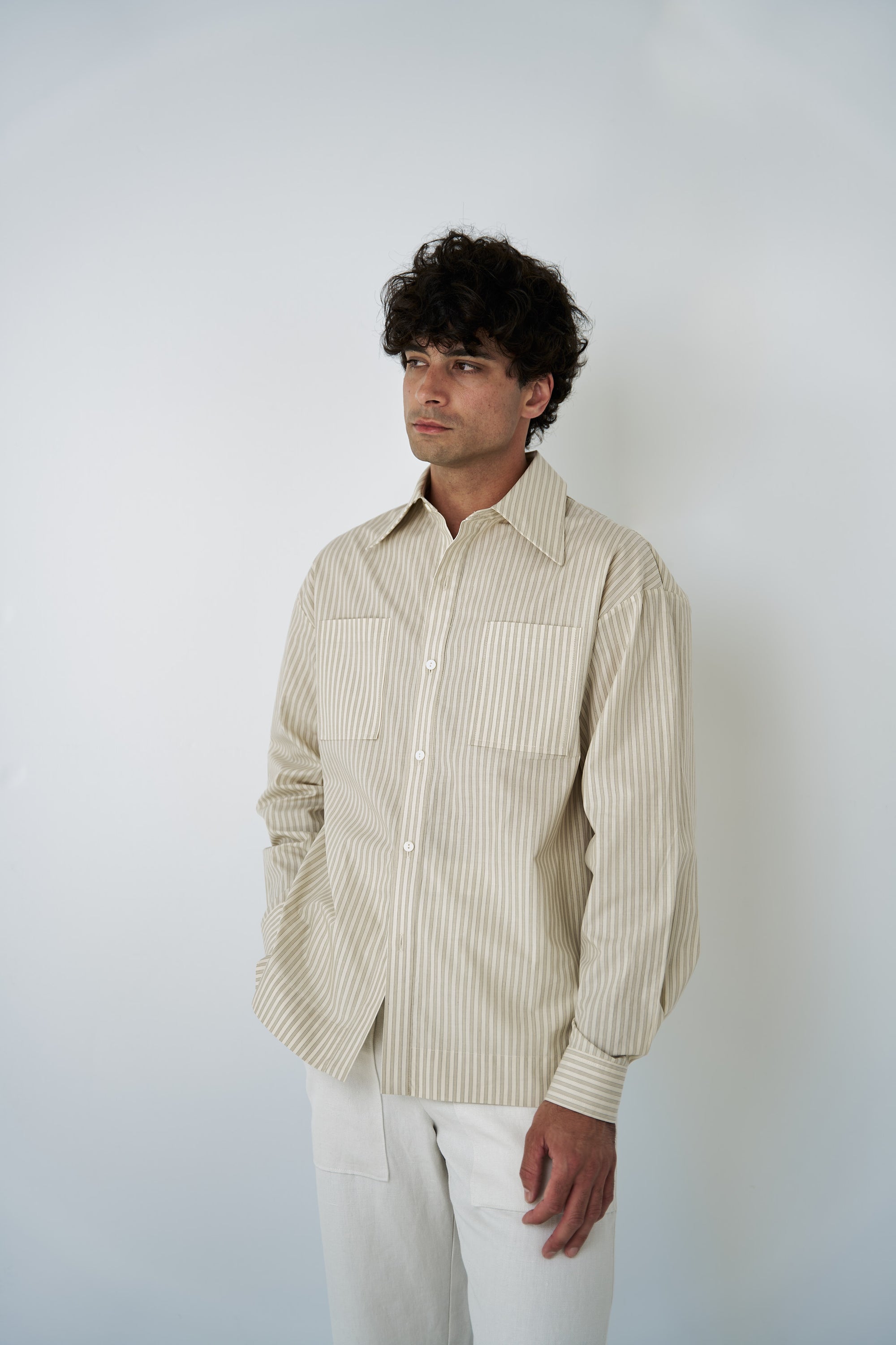 Model is 6' in size M