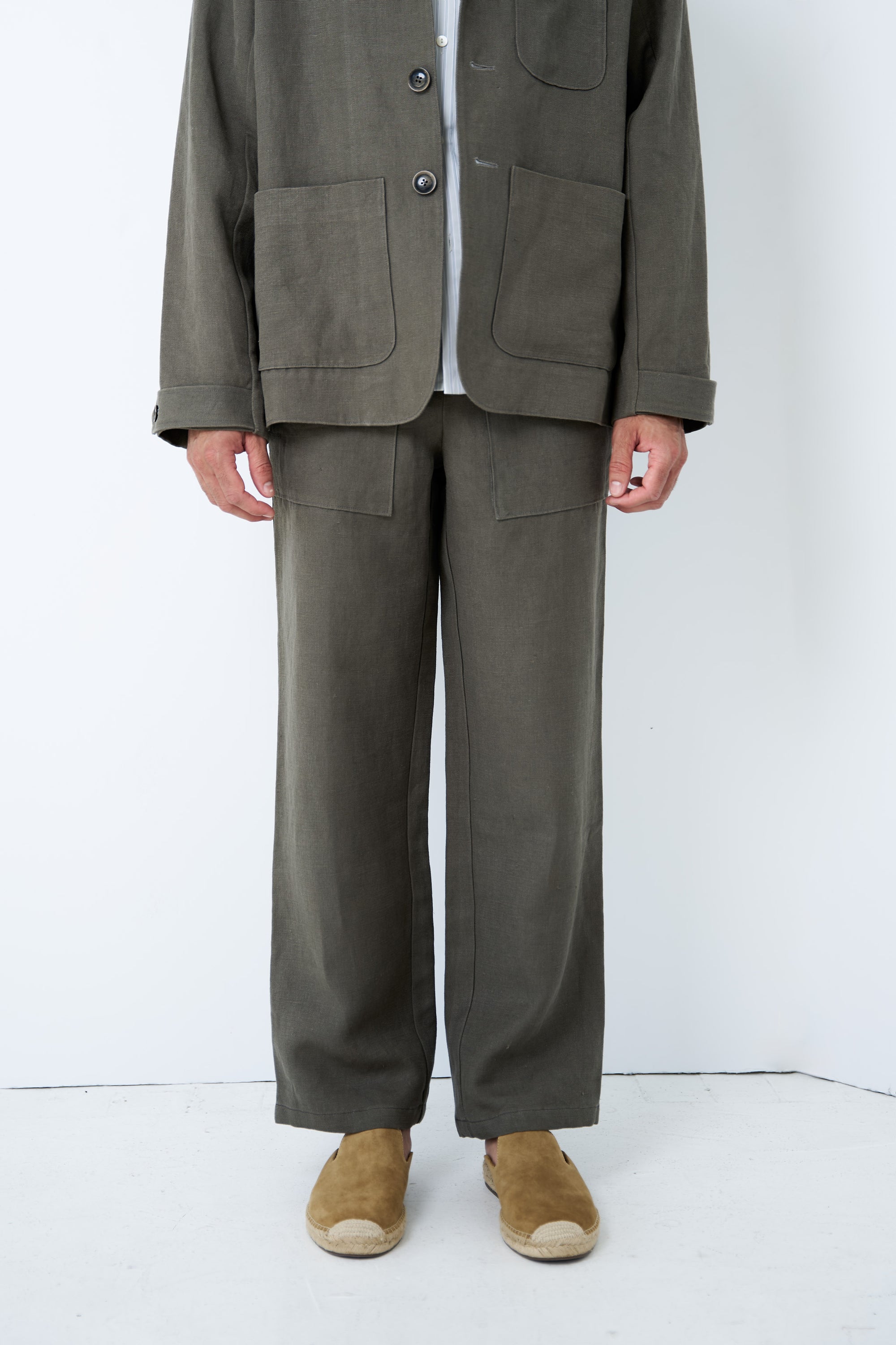 Model is 6'1" in size M