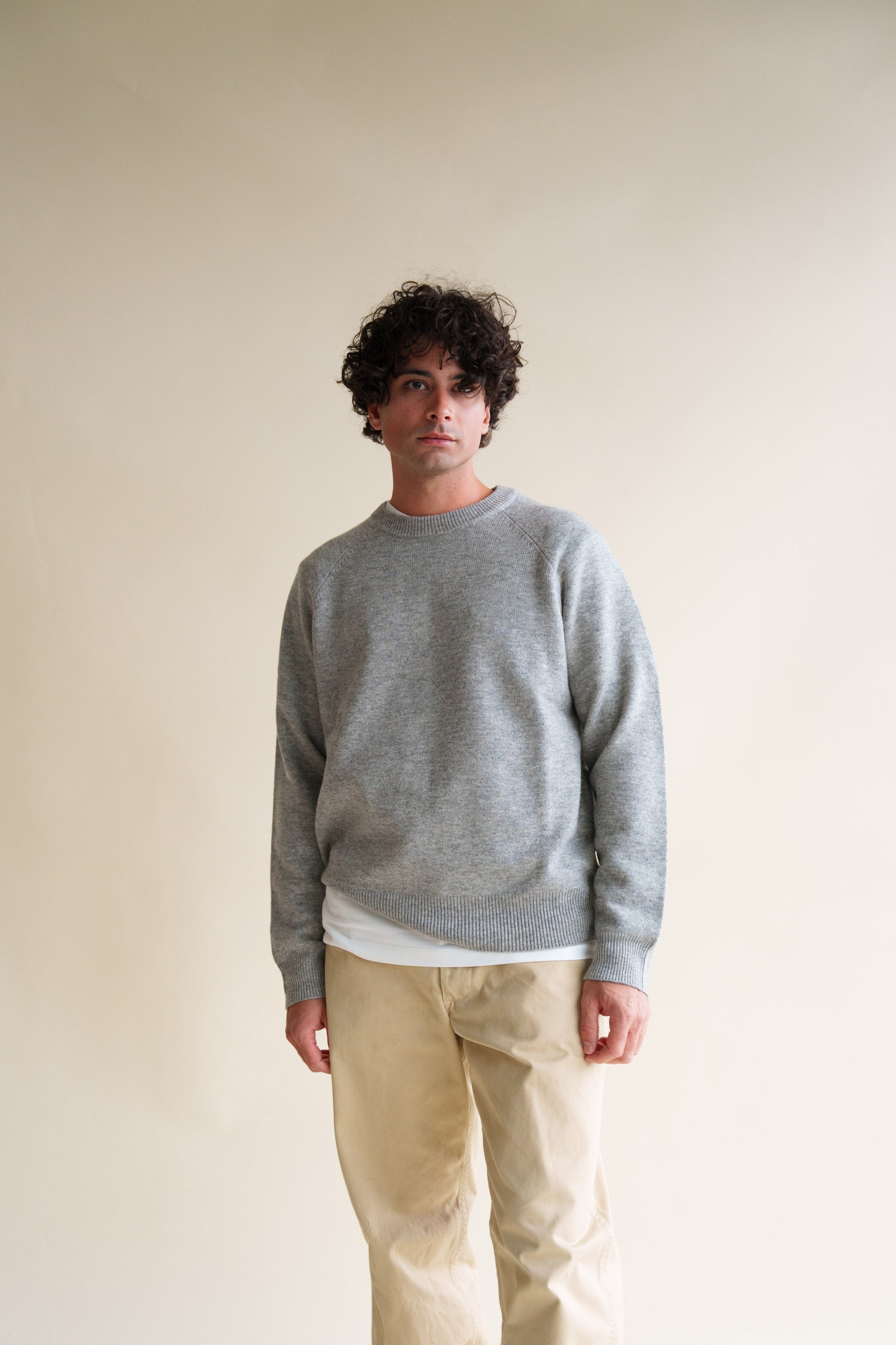 Model is 6', in size M
