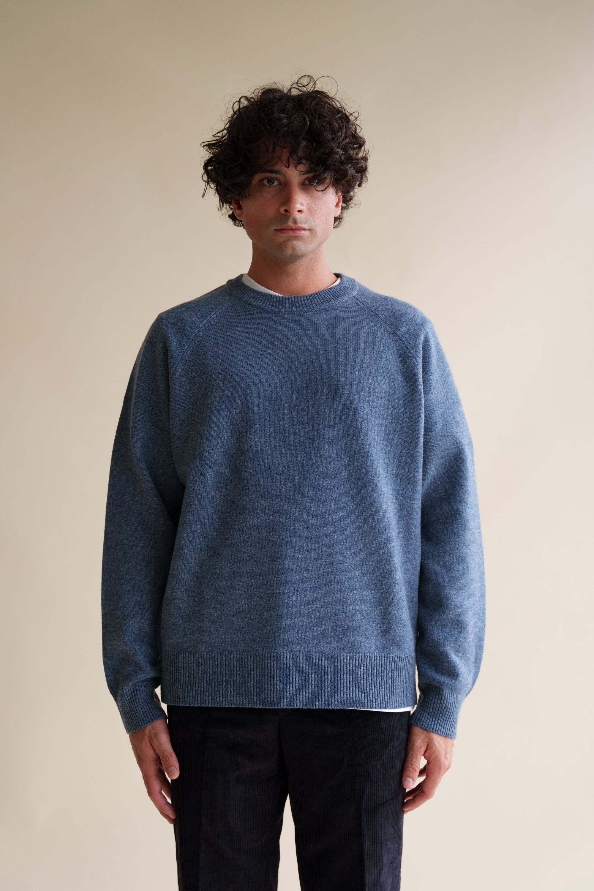 Model is 6', in size M
