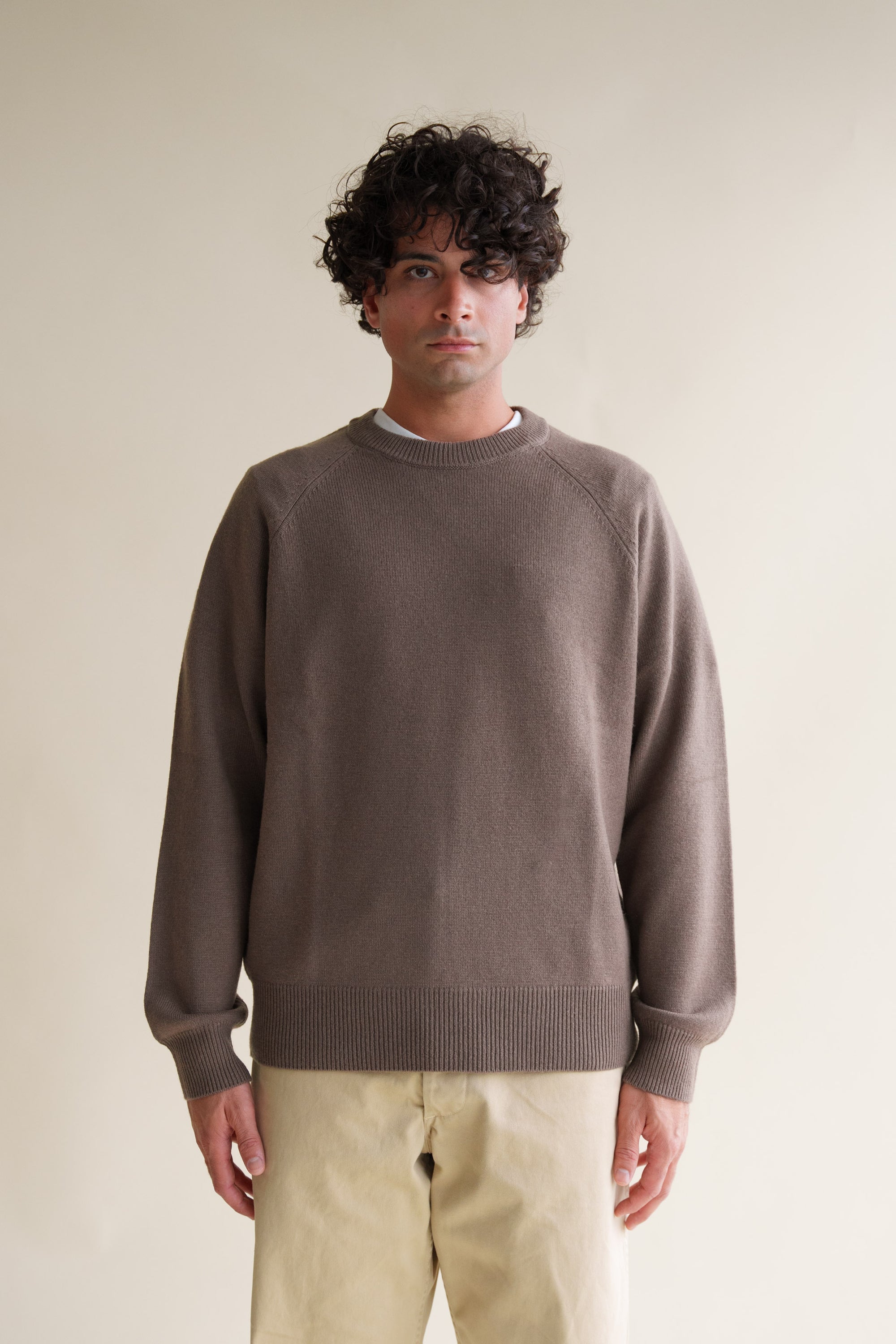 Model is 6', in size M