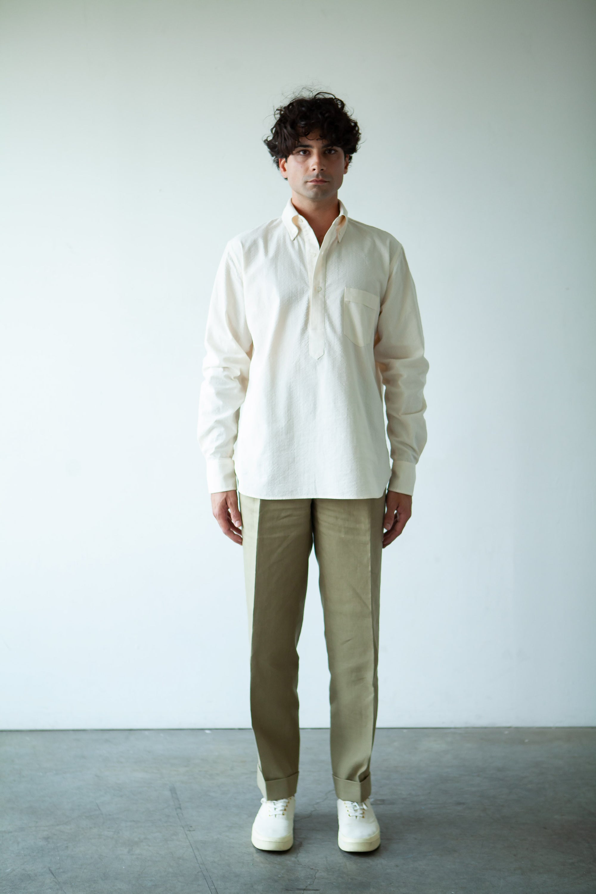 Model is 6' and in size M