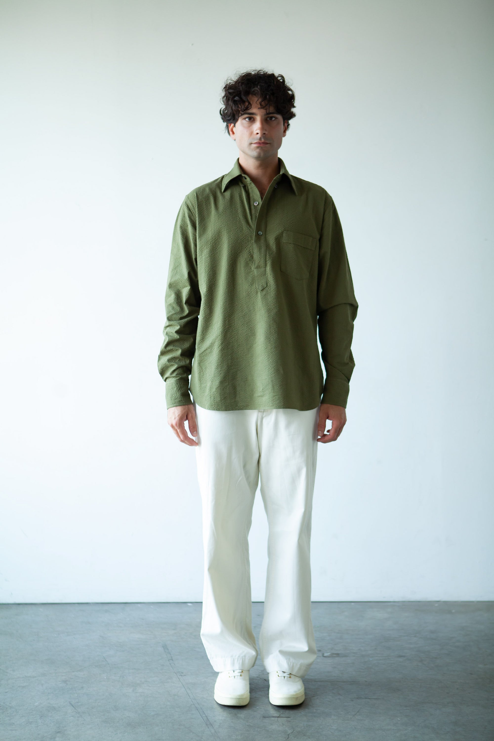Model is 6' and in size M